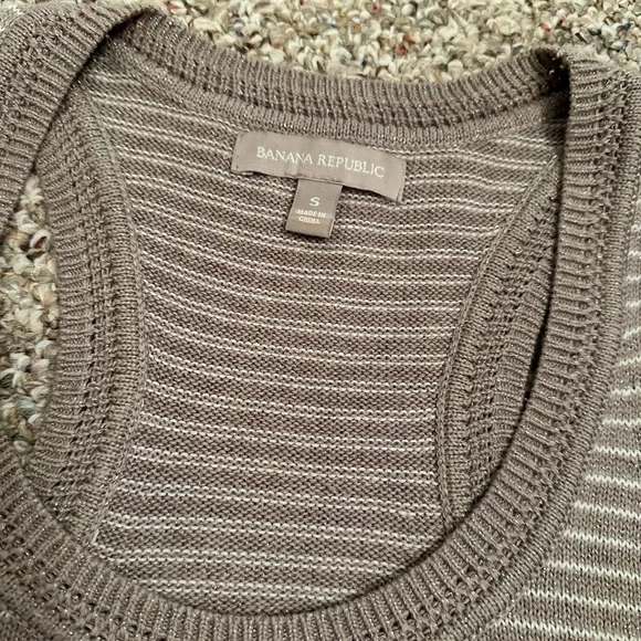 Banana Republic Sweater Vest - Picture 4 of 4